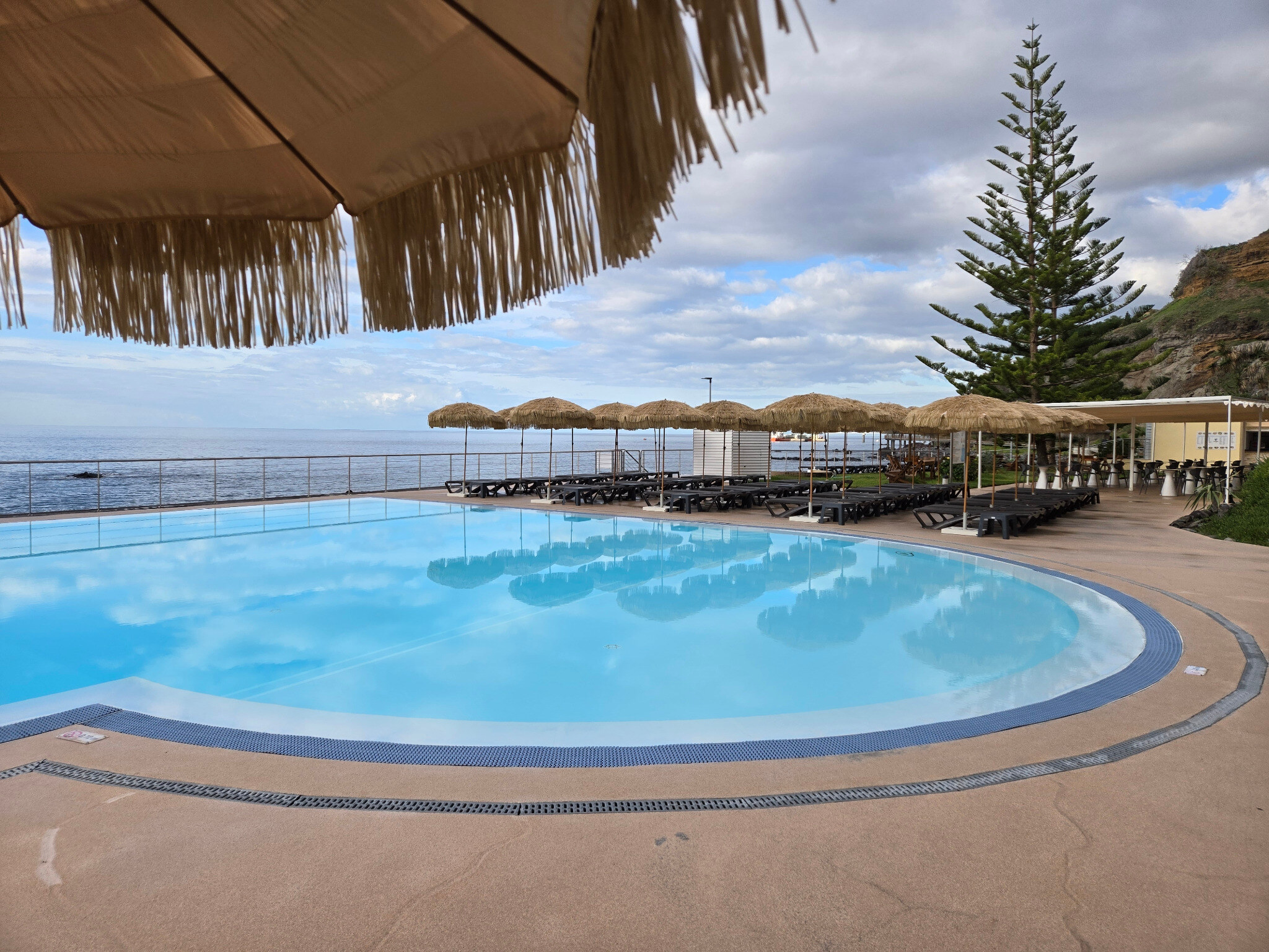 Pool overlooking the Atlantic at Hotel Orca Praia